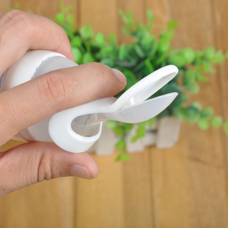 Biberon avec cuillère pour nouveau - né | EasyBottle™ - Boutchou et Ma